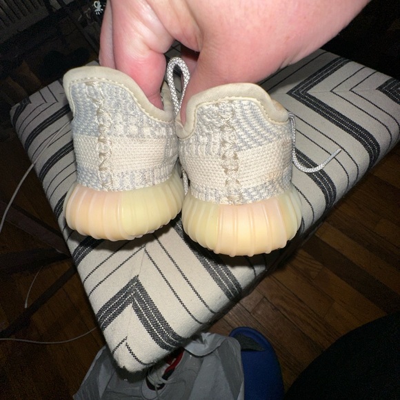 Yeezy Boost V2. Kids 8K - Picture 5 of 5
